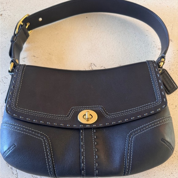 Coach Signature Black Leather Shoulder Bag - Picture 3 of 6